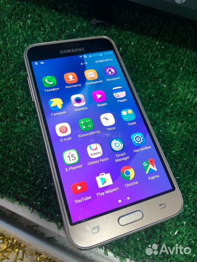 Смартфон Samsung Galaxy J3 (2016)