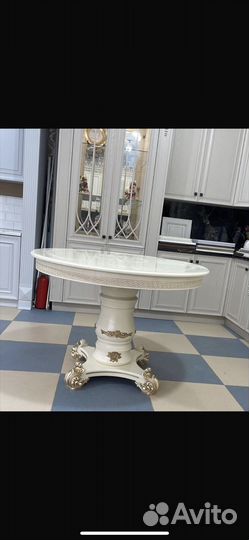 Продаю стол