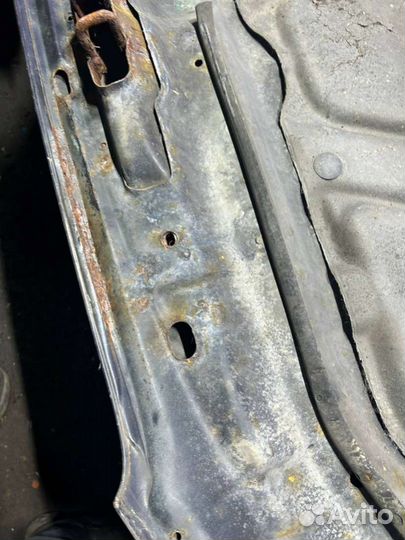 Капот Nissan Maxima А33 2002