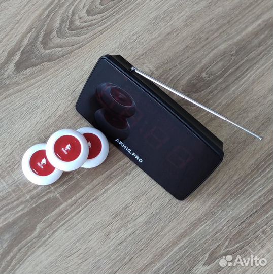 Кнпока вызова официанта и табло отображения вызова