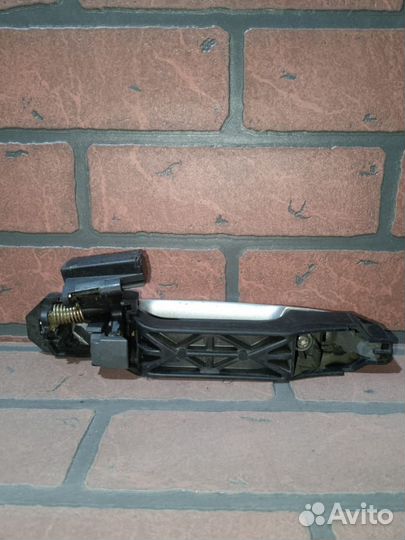 Ручка двери внешняя toyota corolla fielder ZZE122G 1zzfe RR/LH