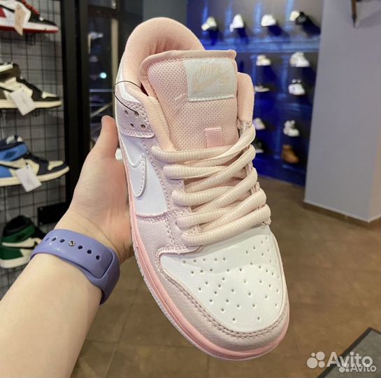 Кроссовки Nike SB Dunk Low Pink Pigeon