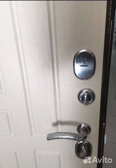 Входная дверь для улицы в наличии