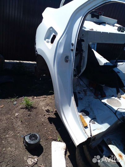 Задняя правая четверть Рено Логан 2