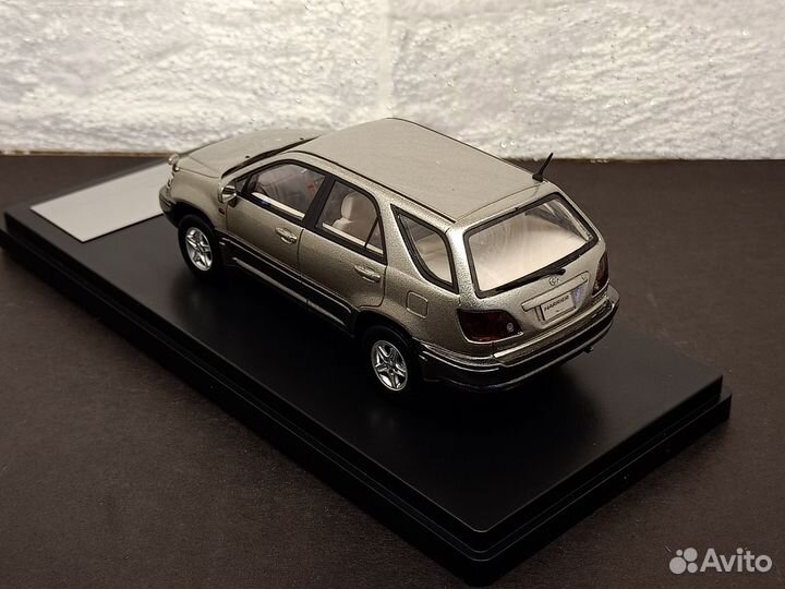 Модель Toyota Harrier 1/43 Hi-story