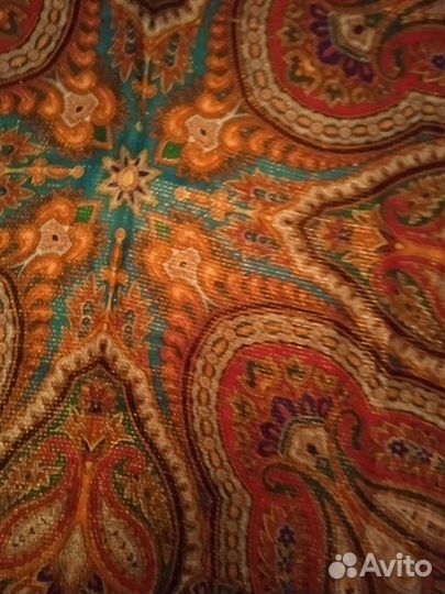 Платок большой, яркий, нарядный