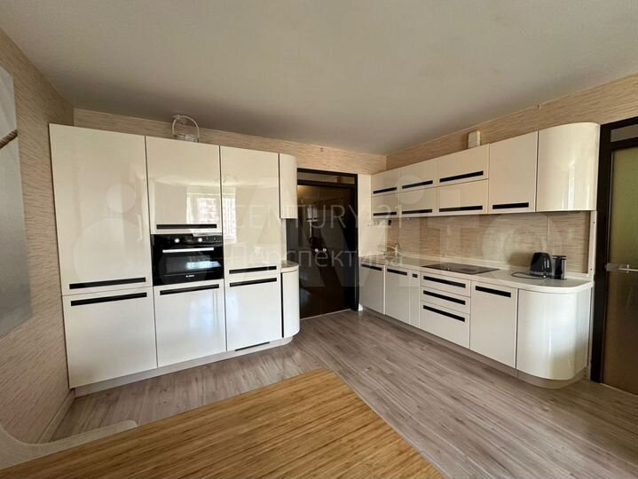 3-к. квартира, 97 м², 8/25 эт.