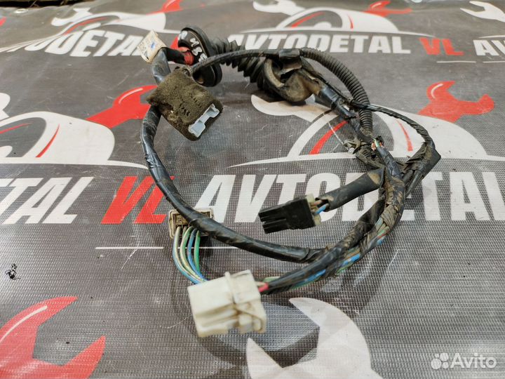 Коса двери задняя правая Nissan Almera N16