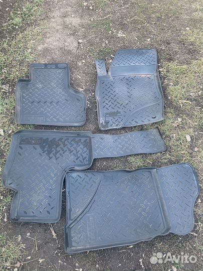 Автомобильные коврики резиновые