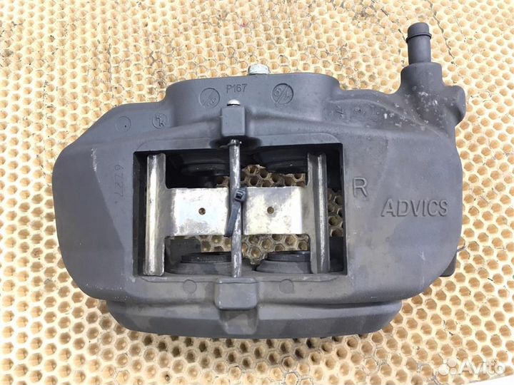 Суппорт передний правый Lexus GS430 (UZS190) 2005