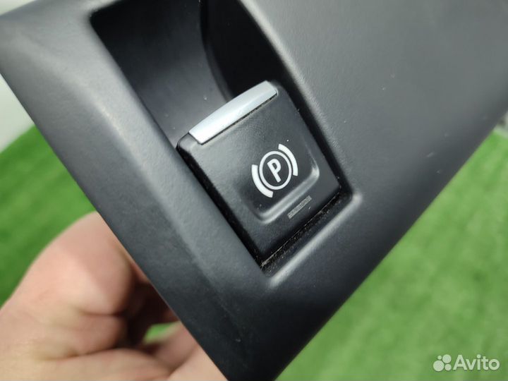 Декоративная накладка центральной консоли BMW i3