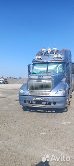 Freightliner Columbia с полуприцепом, 2000