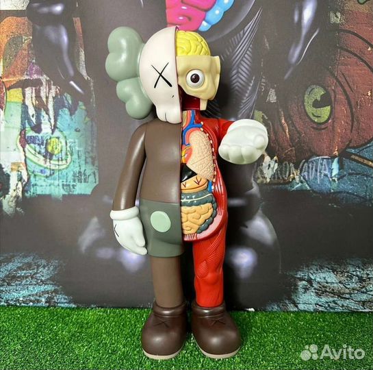 Фигурка Kaws красная