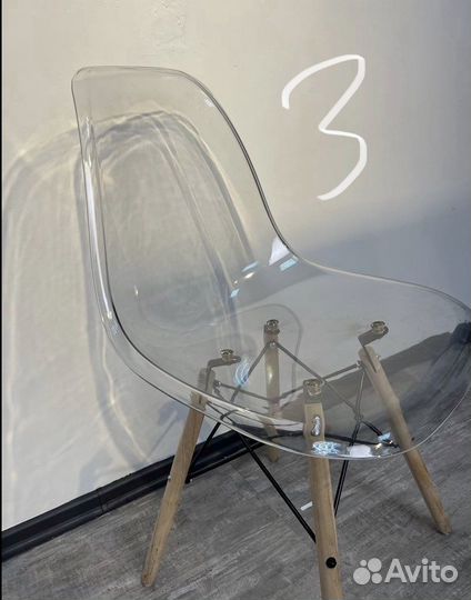 Стyл прозрачный, на ножках из дерева