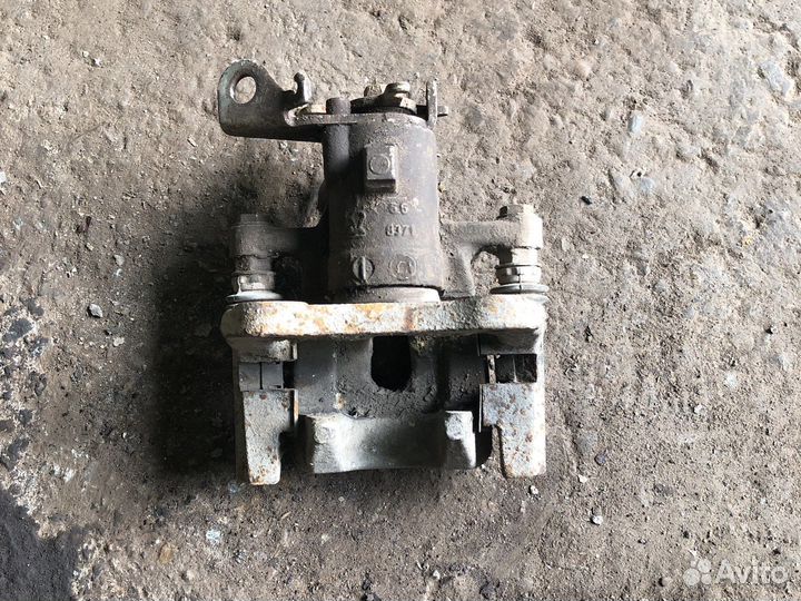 Renault fluence Суппорт