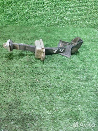 Ограничитель двери передний правый Skoda Octavia