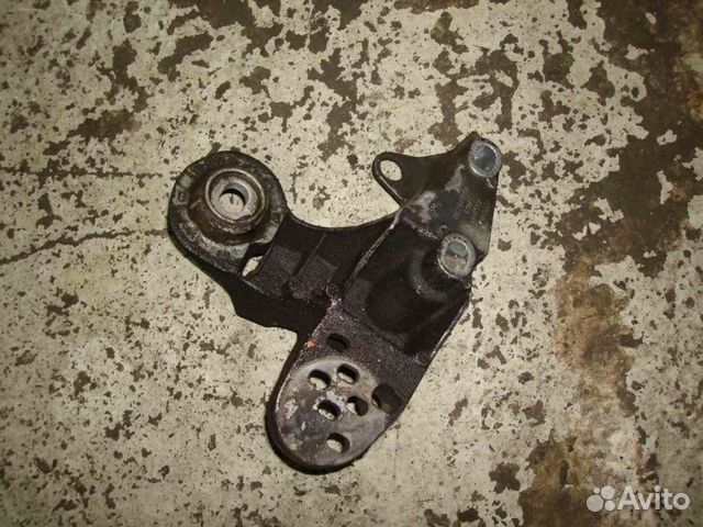 Кронштейн опоры Audi A6 C5 1997-2004