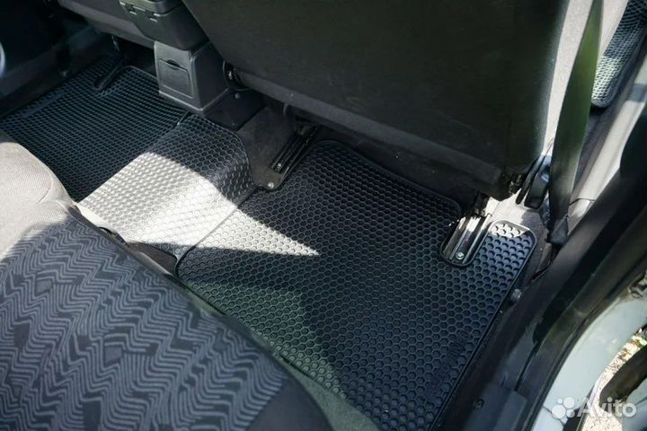 Ковры салона резиновые с бортами нового поколения