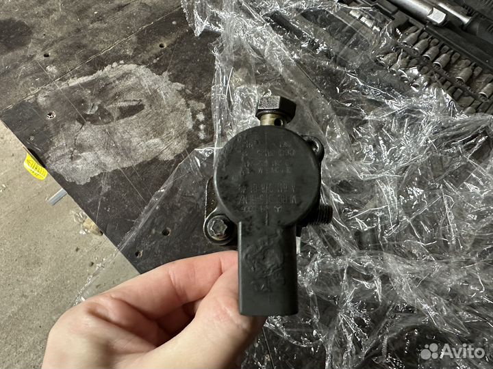 Топливная рампа audi a8d2 3.3tdi akf