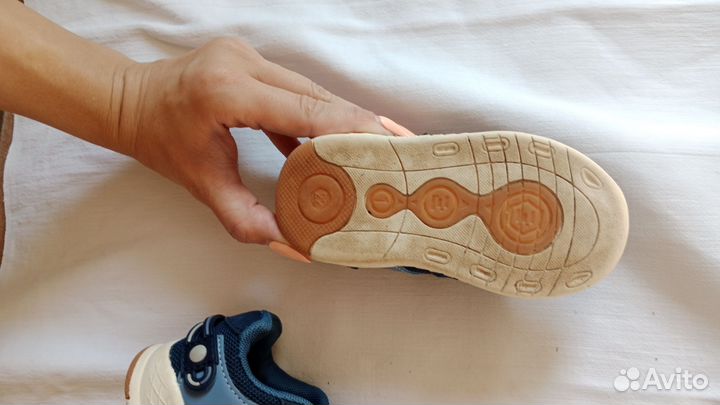 Кроссовки детские 22 размер