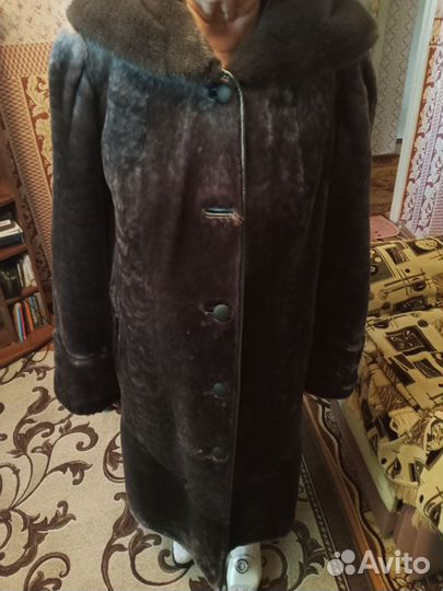 Шуба мутоновая с капюшоном 48 50размер