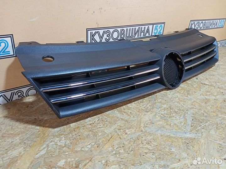 Решетка радиатора Volkswagen Polo седан (10-15г)