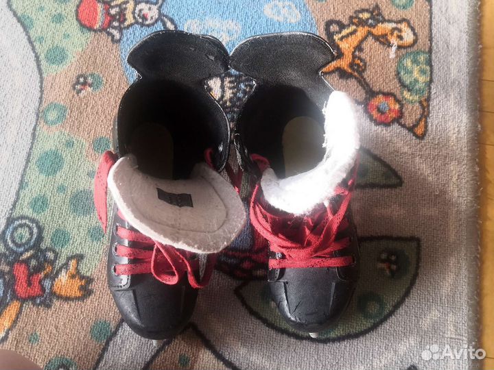 Коньки хоккейные