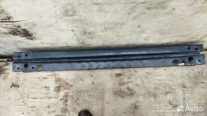 Жесткость бампера передний Toyota Hiace KDH200