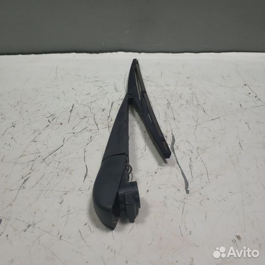 Дворник крышки багажника Toyota RAV4 XA30