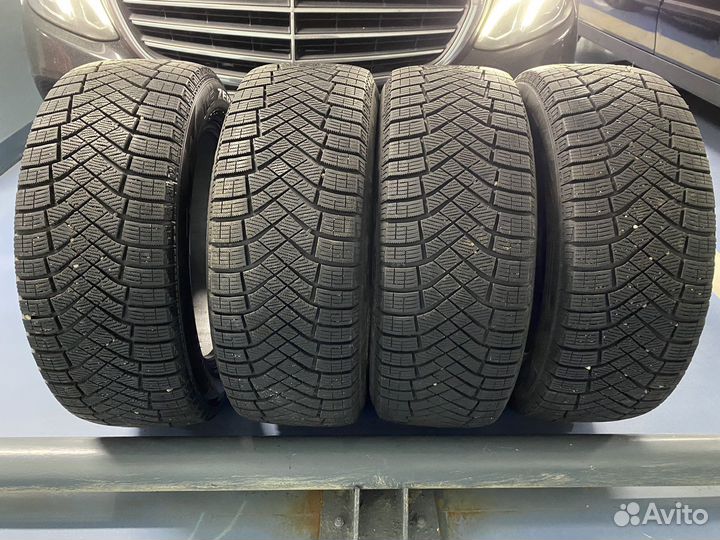 Pirelli Ice Zero FR 225/55 R17