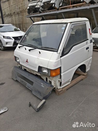 Кабина на mitsubishi delica P02T 4G92
