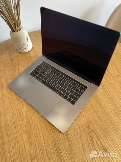 Macbook pro 15 2019 i9 512gb