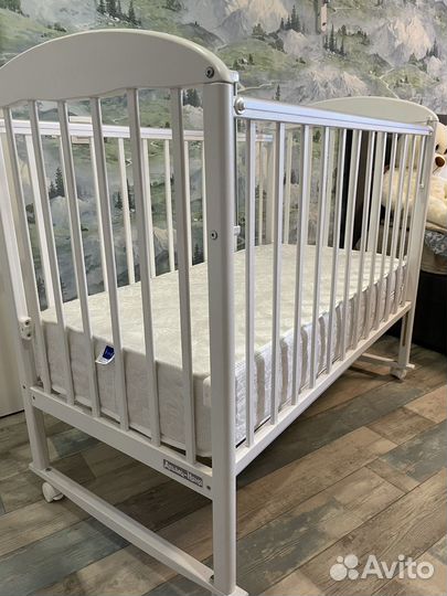 Детская кроватка