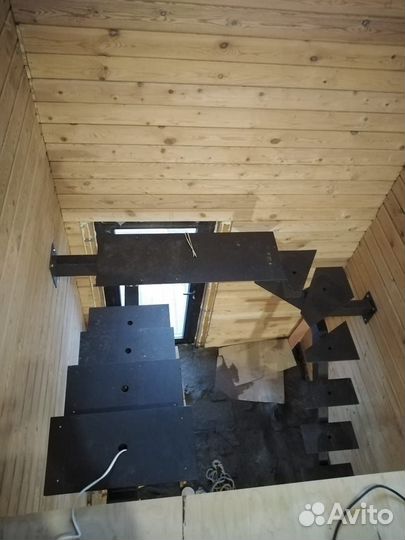 Лестница на металлокаркасе