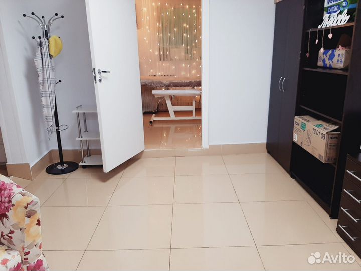 Вешалка напольная свежая