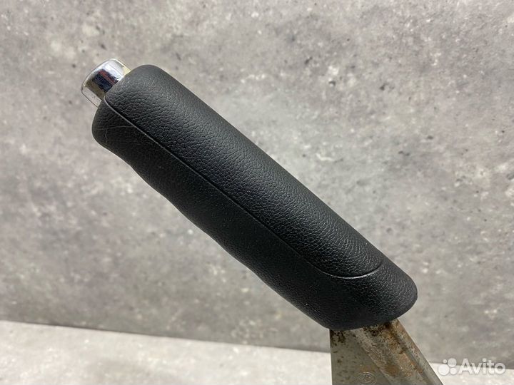 Кран ручного тормоза (ручник) Skoda Octavia