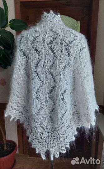 Пуховая косынка белая