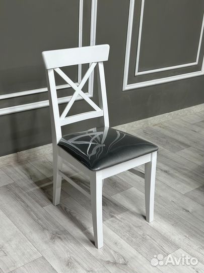 Кухонный стол и стулья