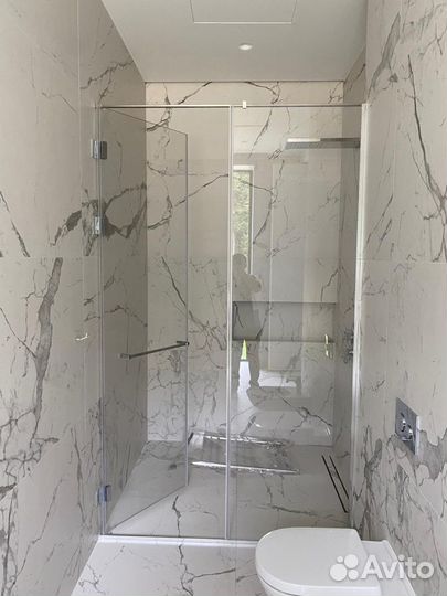 Стеклянная душевая кабина