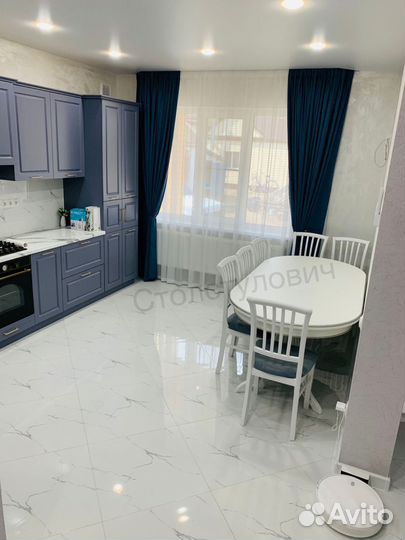 Стол обеденный