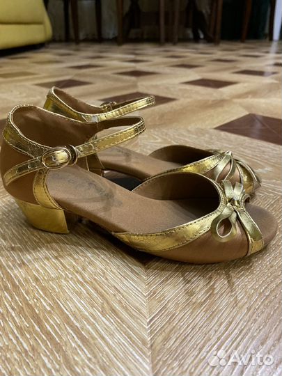 Профессиональные туфли для бальных танцев