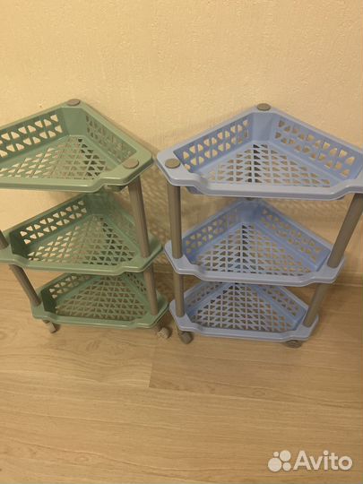 Этажерка треугольная пластиковая