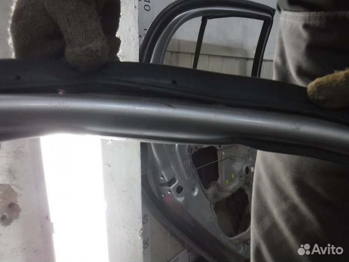 Дверь передняя левая Toyota Vitz 1szfe 1999