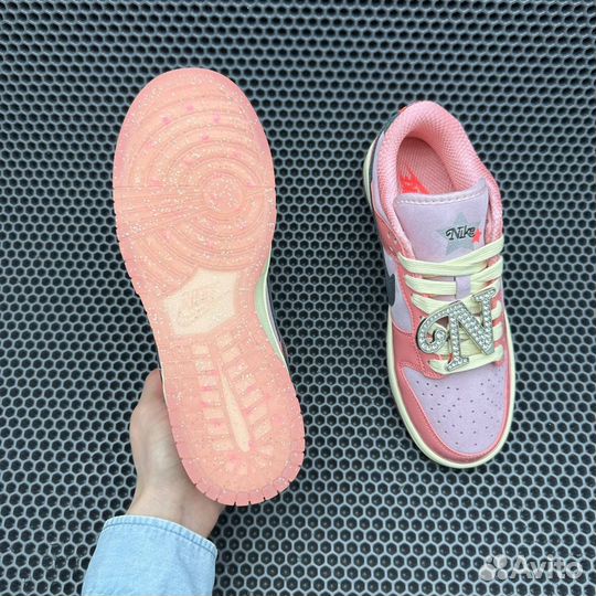 Кроссовки nike dunk low barbie