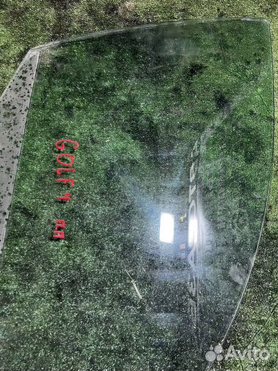 Стекло переднее правое Volkswagen Golf 4