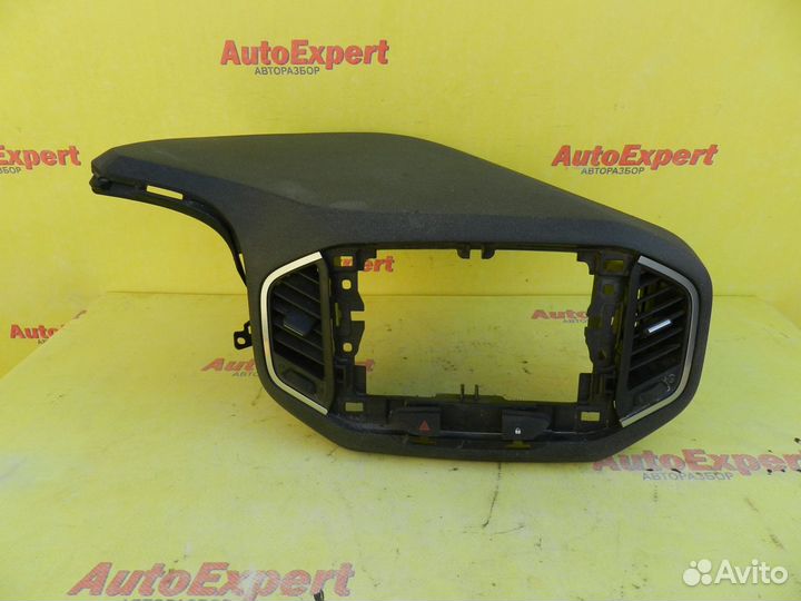 Накладка торпедо центральная LADA X-Ray