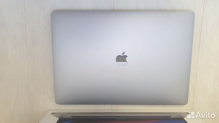 Macbook Pro 16 2019 i7/32Gb/512Gb/5300M#114 циклов