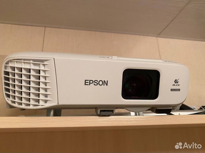 Проектор Epson EB-990U FullHD 3800Lm