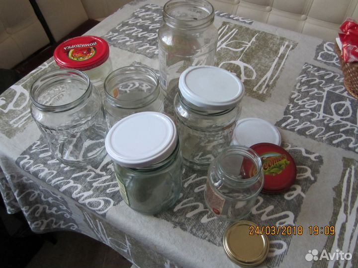 Банки с крышками