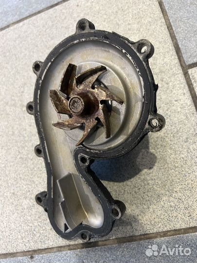 Помпа на volkswagen touareg